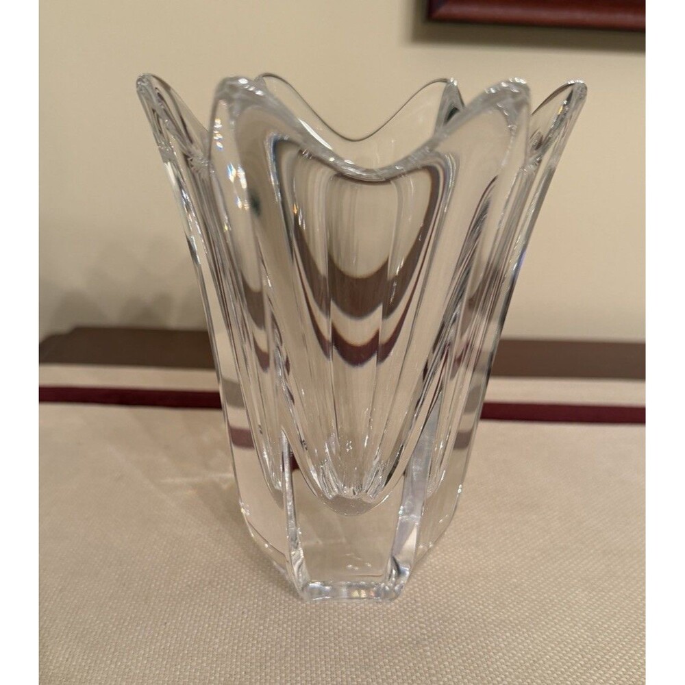 Orrefors Belle Lead Crystal Tulip Vase with a 6-point Fluted Star Rim